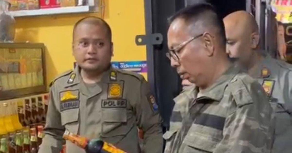 Satpol PP Kota Bogor Sita 29 Botol Miras Berkedok Toko Jamu di Ranggamekar Saat Ramadan