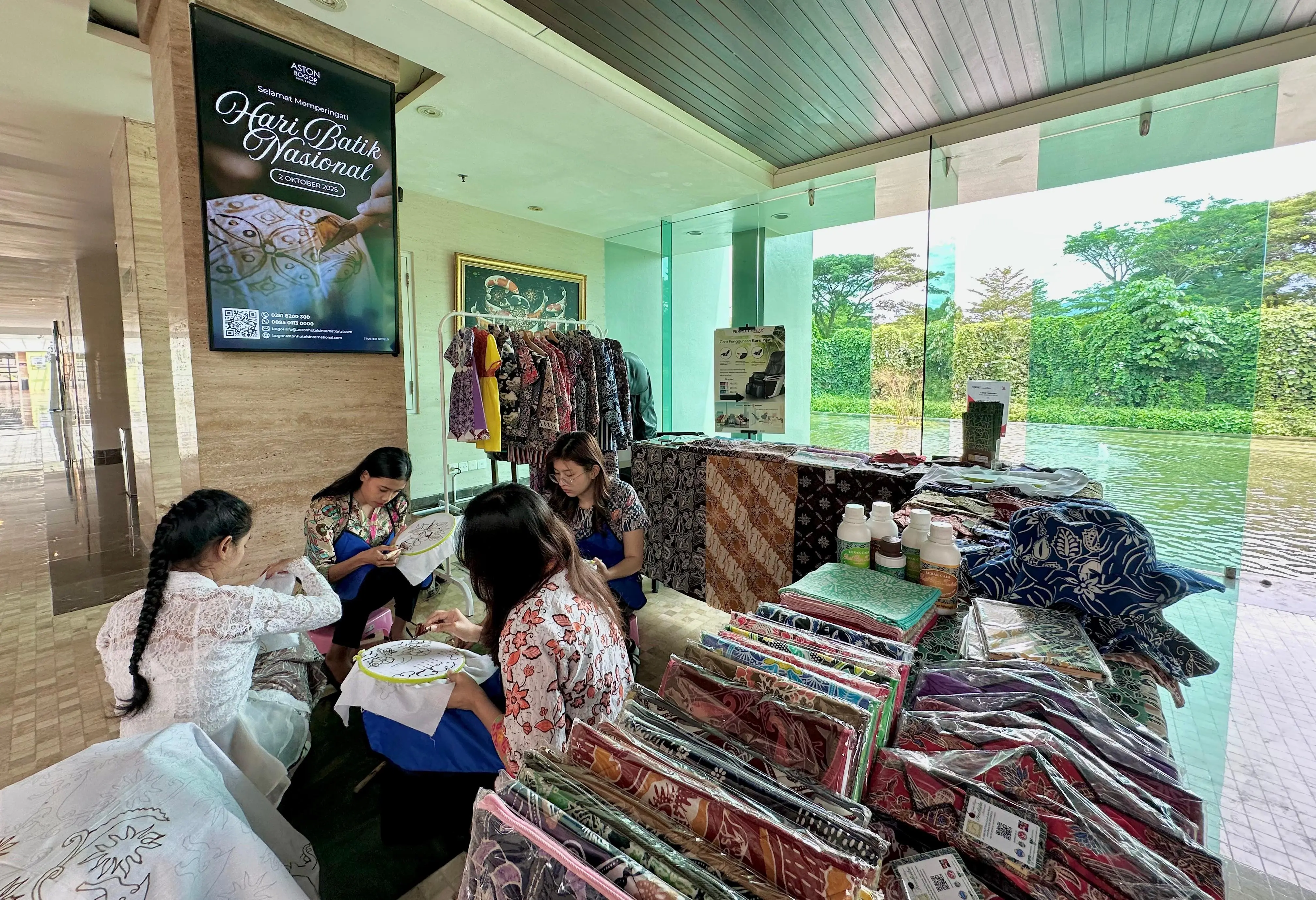 ASTON Bogor Hidupkan Budaya Lokal Lewat Perayaan Hari Kopi Internasional dan Hari Batik Nasional
