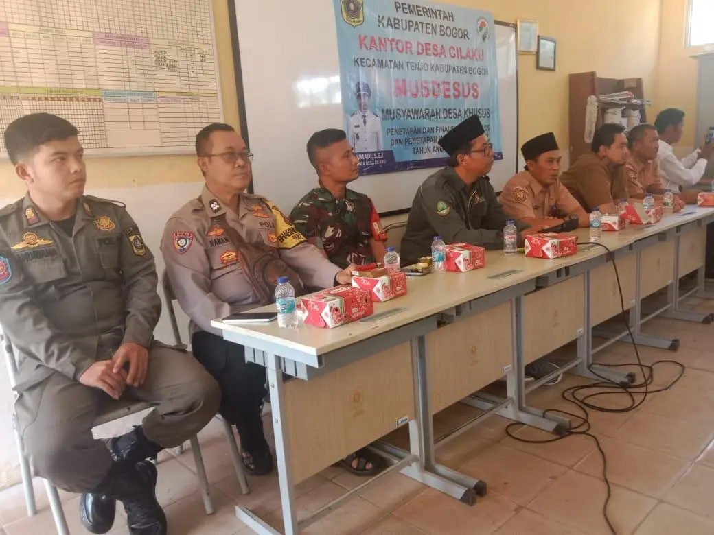 Sinergitas TNI-Polri, Bhabinkamtibmas Polsek Tenjo Hadiri Musdesus Bersama Warga Desa Cilaku