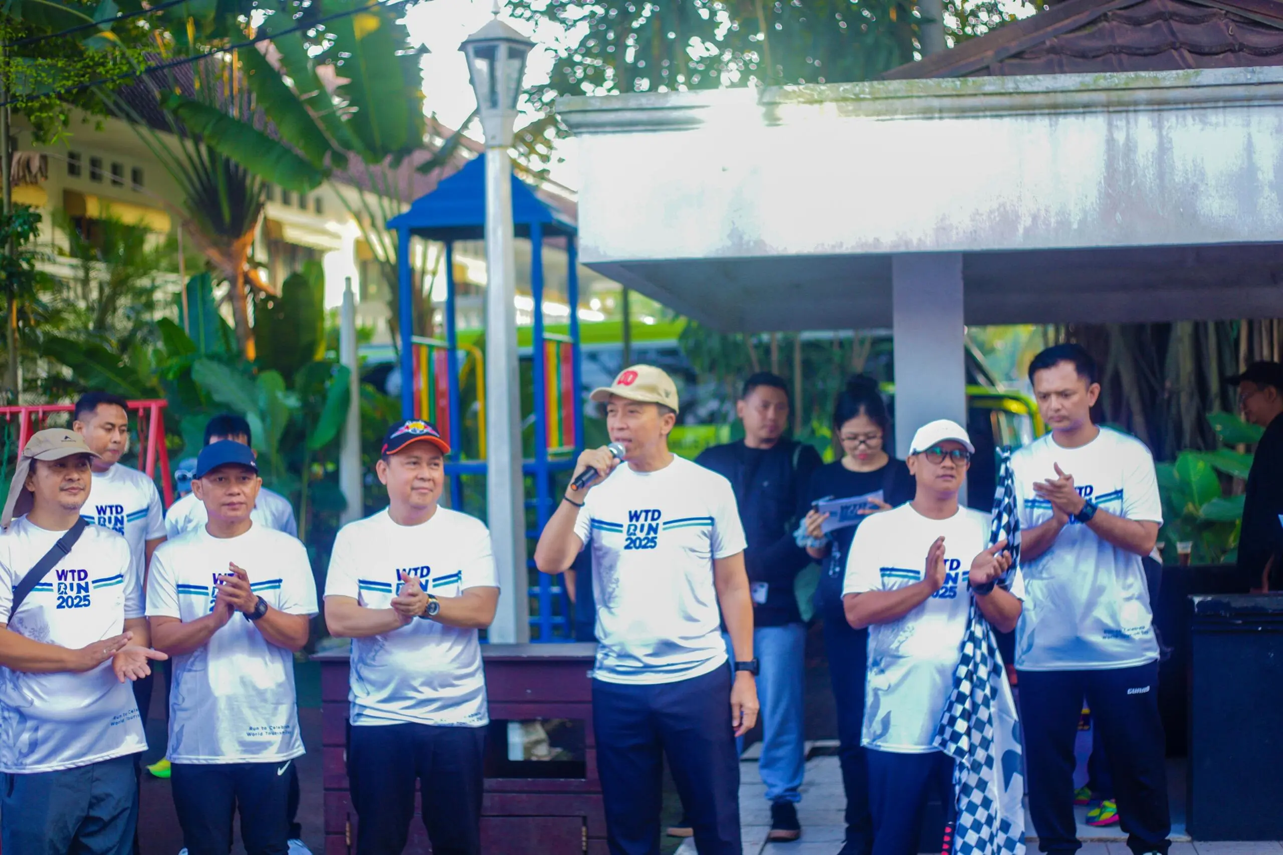 Dedie Rachim Bersama Ribuan Pelari Jelajahi Destinasi Wisata Bogor di Hari Pariwisata Dunia 2025
