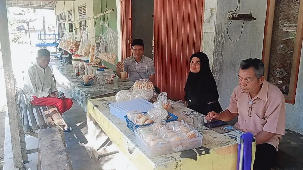 Ketua Komisi 4 DPRD Padang Pariaman TK Afredison S.Psi kunjungi Lapau elok Yati Minum teh Talue sambil dengarkan Aspirasi warga 