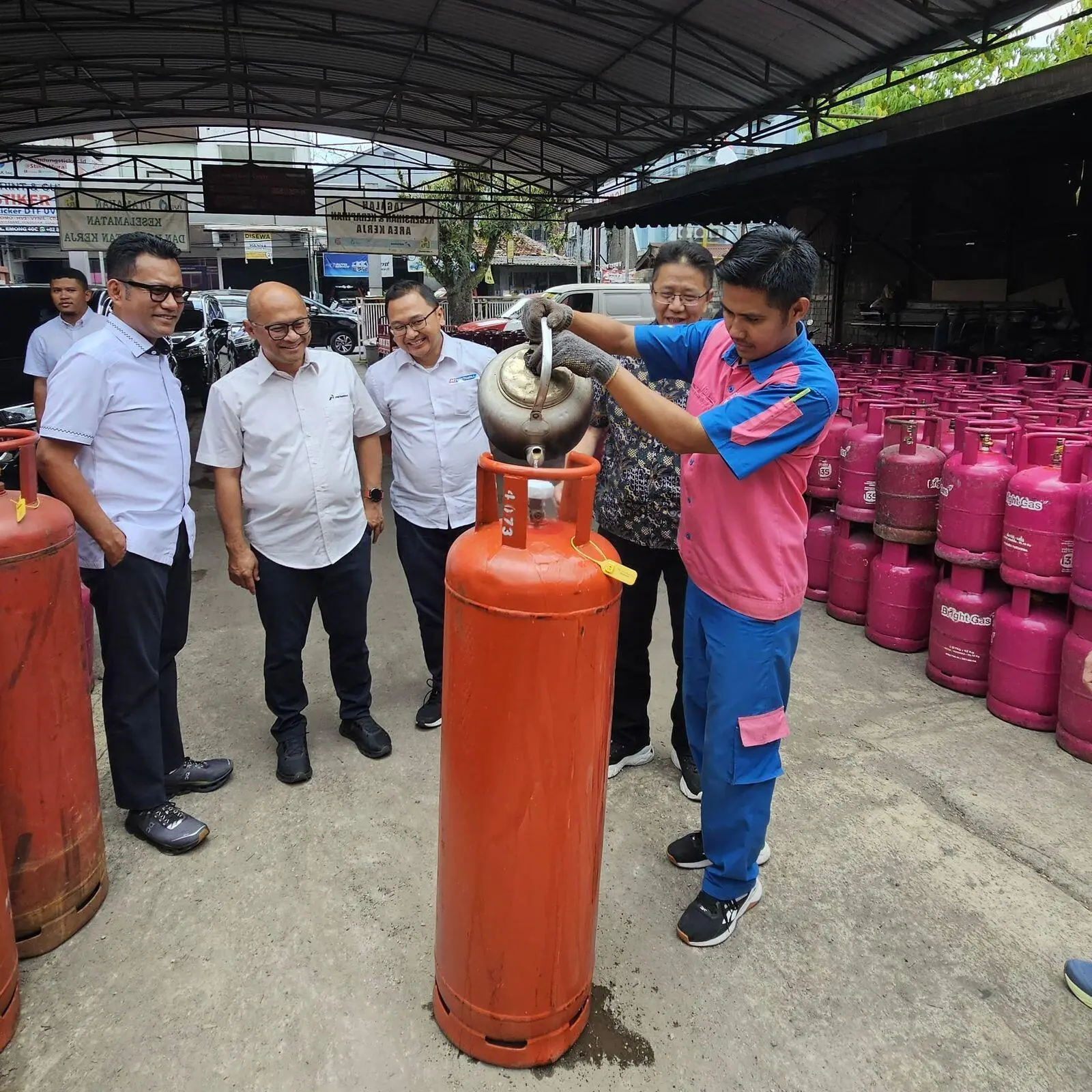 Pertamina Patra Niaga Uji Coba Seal Cap untuk LPG 50 Kg di Wilayah Bandung Raya