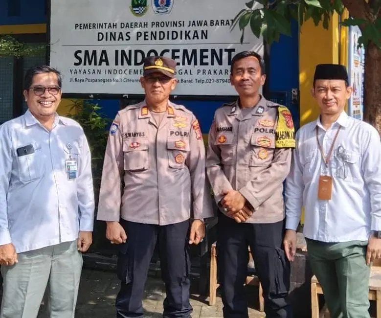 Kanit Binmas Polsek Citeureup Jadi Pembina Upacara di Salah satu sekolah