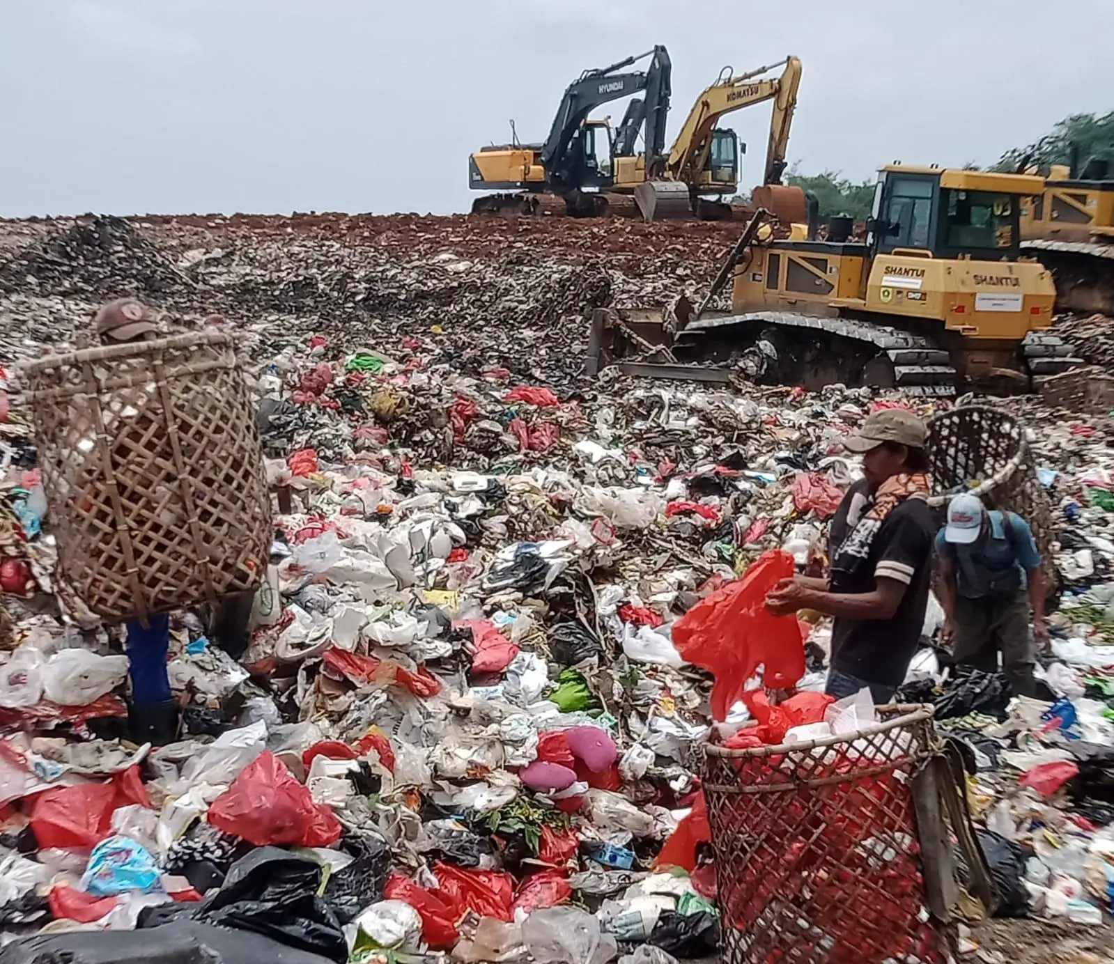 Ratusan Pemulung TPA Galuga Butuh BPJS 