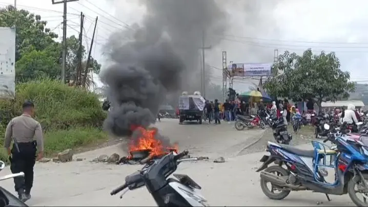 Demo Ratusan Pekerja Tambang Dan Sopir Truk Tutup Akses Jalan Cigudeg Parung Panjang