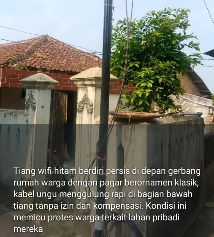 Pemasangan Tiang Salahsatu Provider Wifi di Soal Warga 