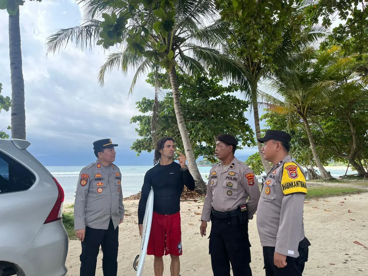 Polsek Pesisir Tengah Gelar Patroli, Himbau Wisatawan Jaga Keselamatan