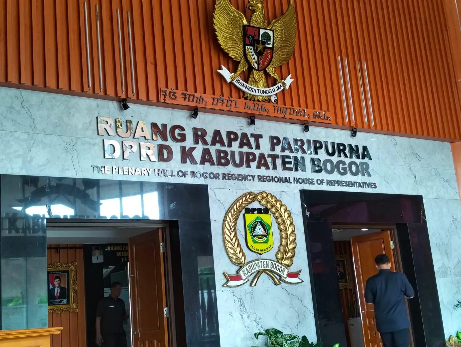 Kepentingan Ganda : Ekonomi Sedang Sulit Oknum Anggota DPRD Kabupaten Bogor Rangkap Jabatan 