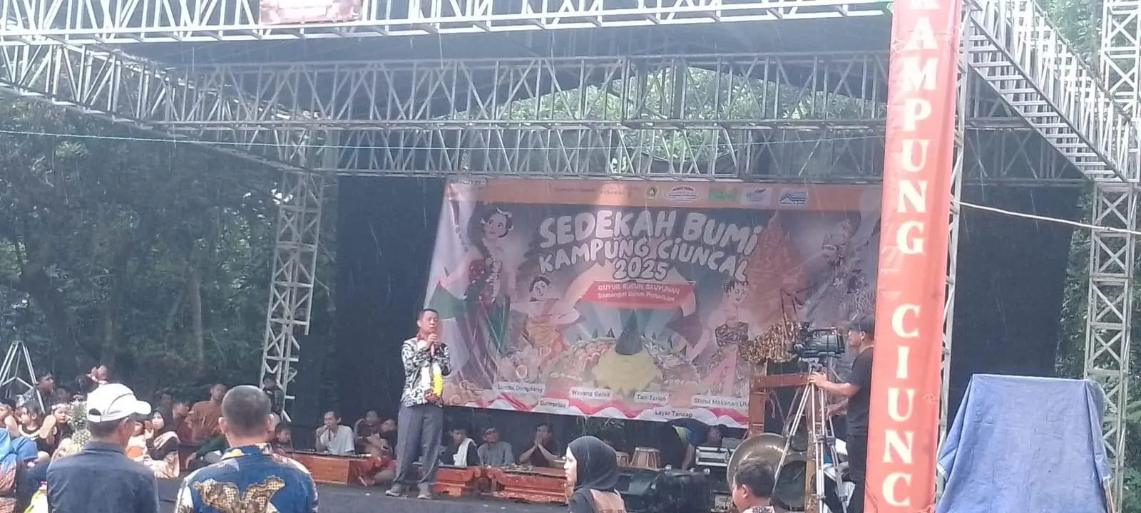 ‎Lestarikan Budaya Jawa Barat, Pemdes Situsari Gelar Sedekah Bumi  ‎
