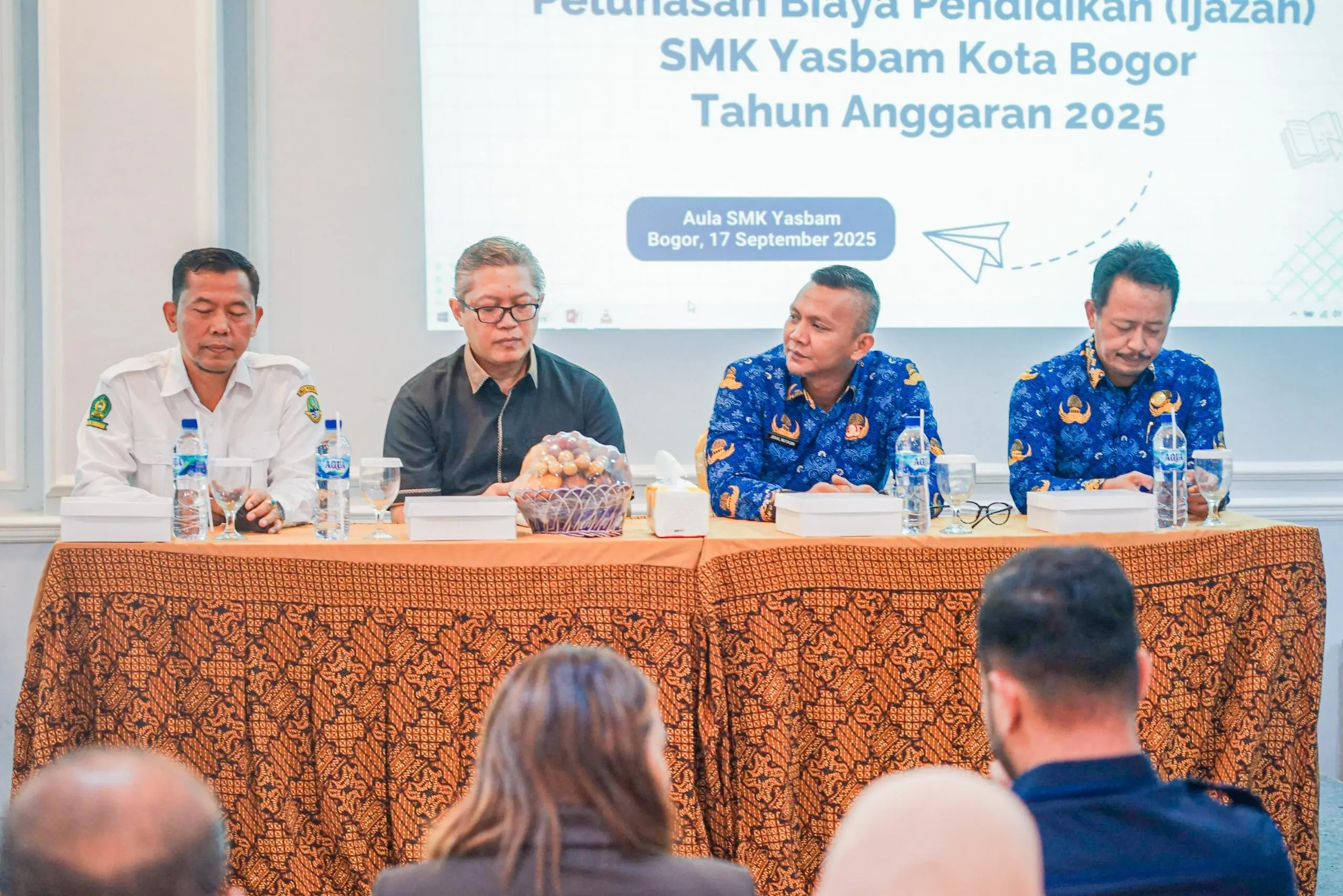 Pemkot dan DPRD Kota Bogor Bagikan Ijazah Gratis untuk Warga