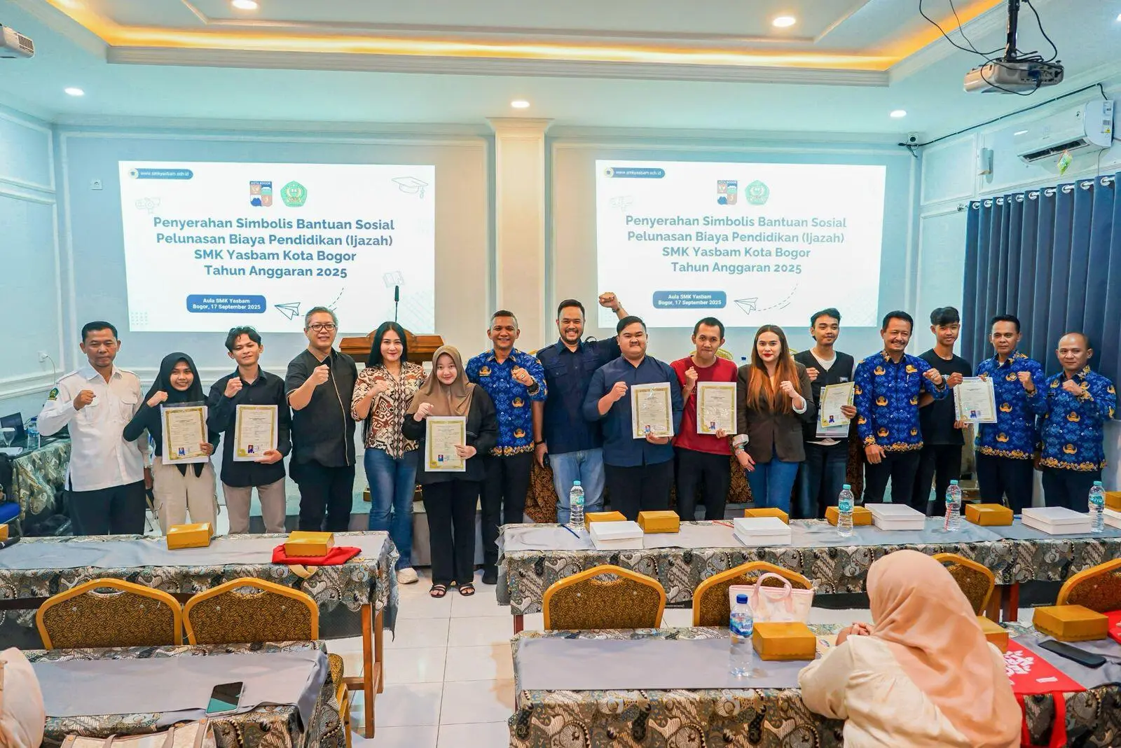 DPRD Kota Bogor Salurkan Bantuan Program Tebus Ijazah Bagi Warga Tidak Mampu