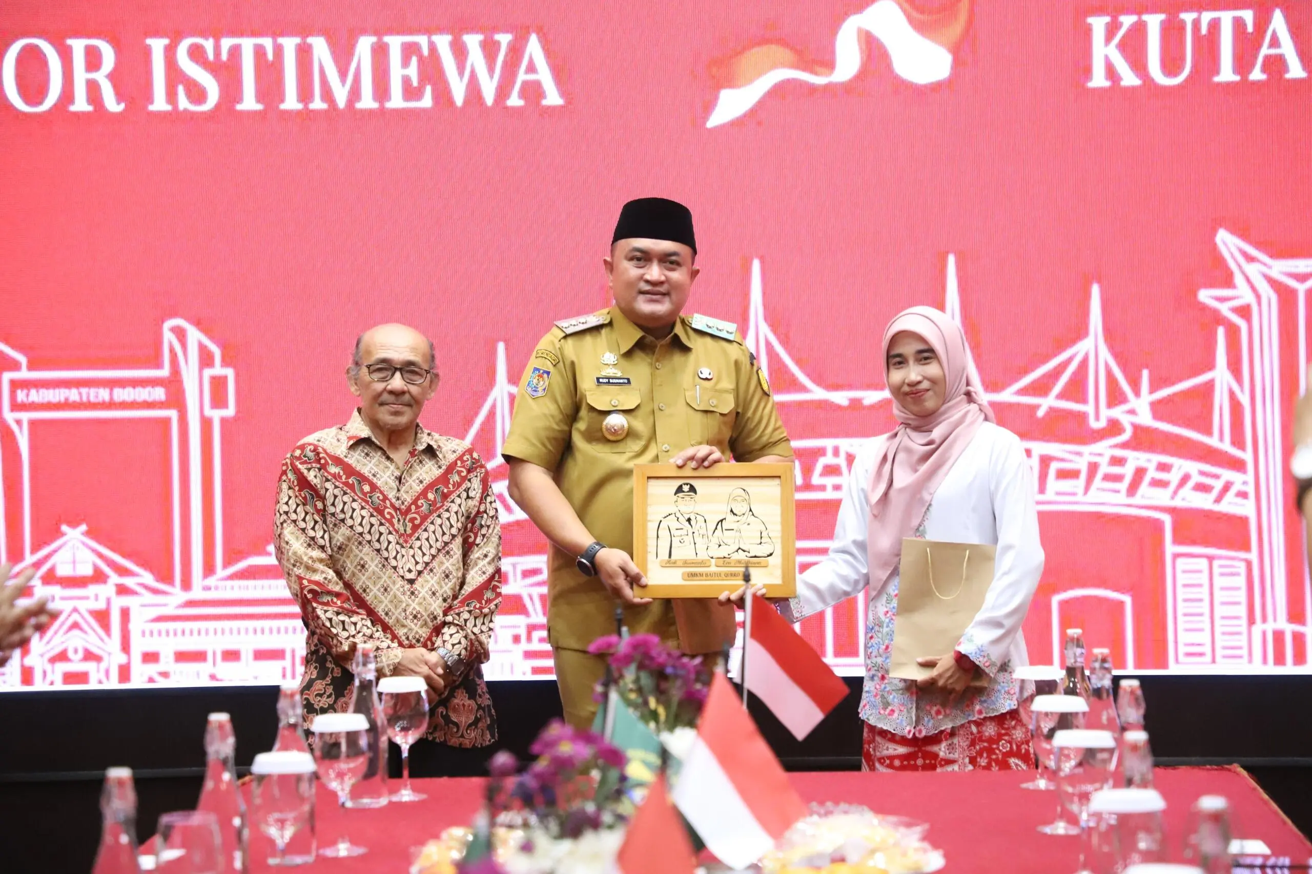 Rudy Susmanto Hadiahi Ibadah Umroh Gratis Dan Bantuan Kaki Palsu Untuk Tokoh Inspiratif Kabupaten Bogor