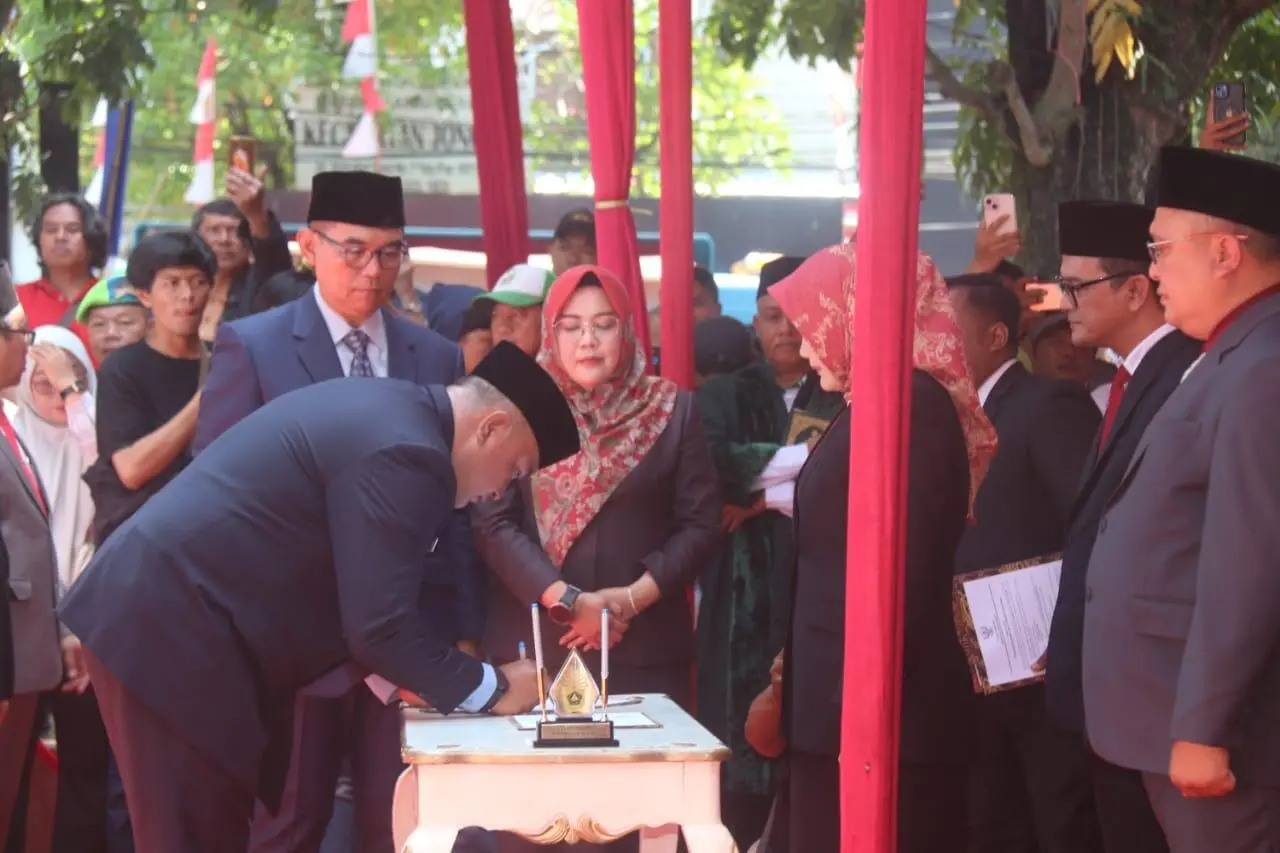 Bupati Bogor Lantik Tiga Pejabat Pimpinan Tinggi Pratama Di Alun-Alun Kecamatan Jonggol 