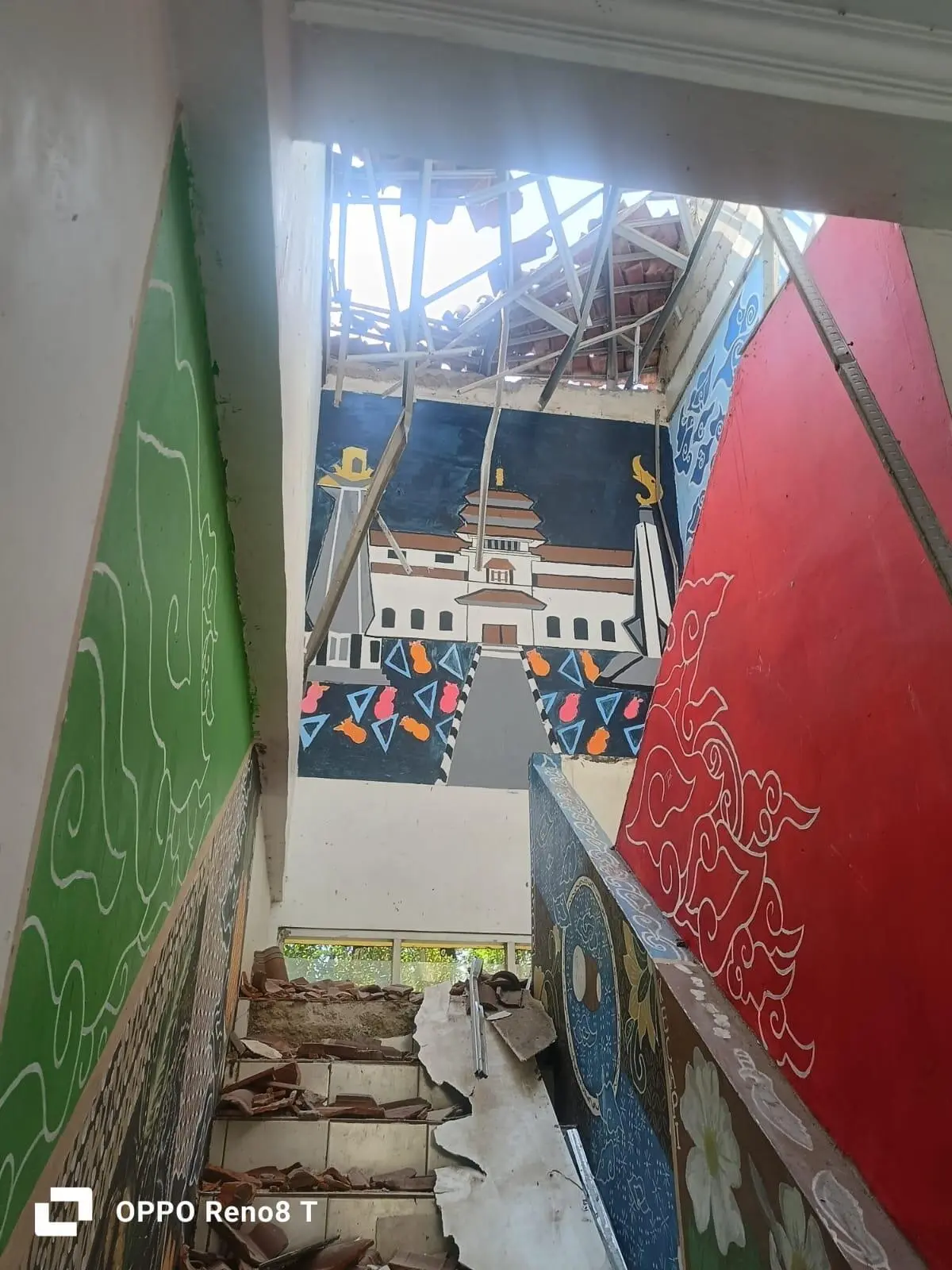 Viral...Atap Kelas SMKN 1 Cileungsi Runtuh, Dinas Pendidikan Jabar Jadi Sorotan 