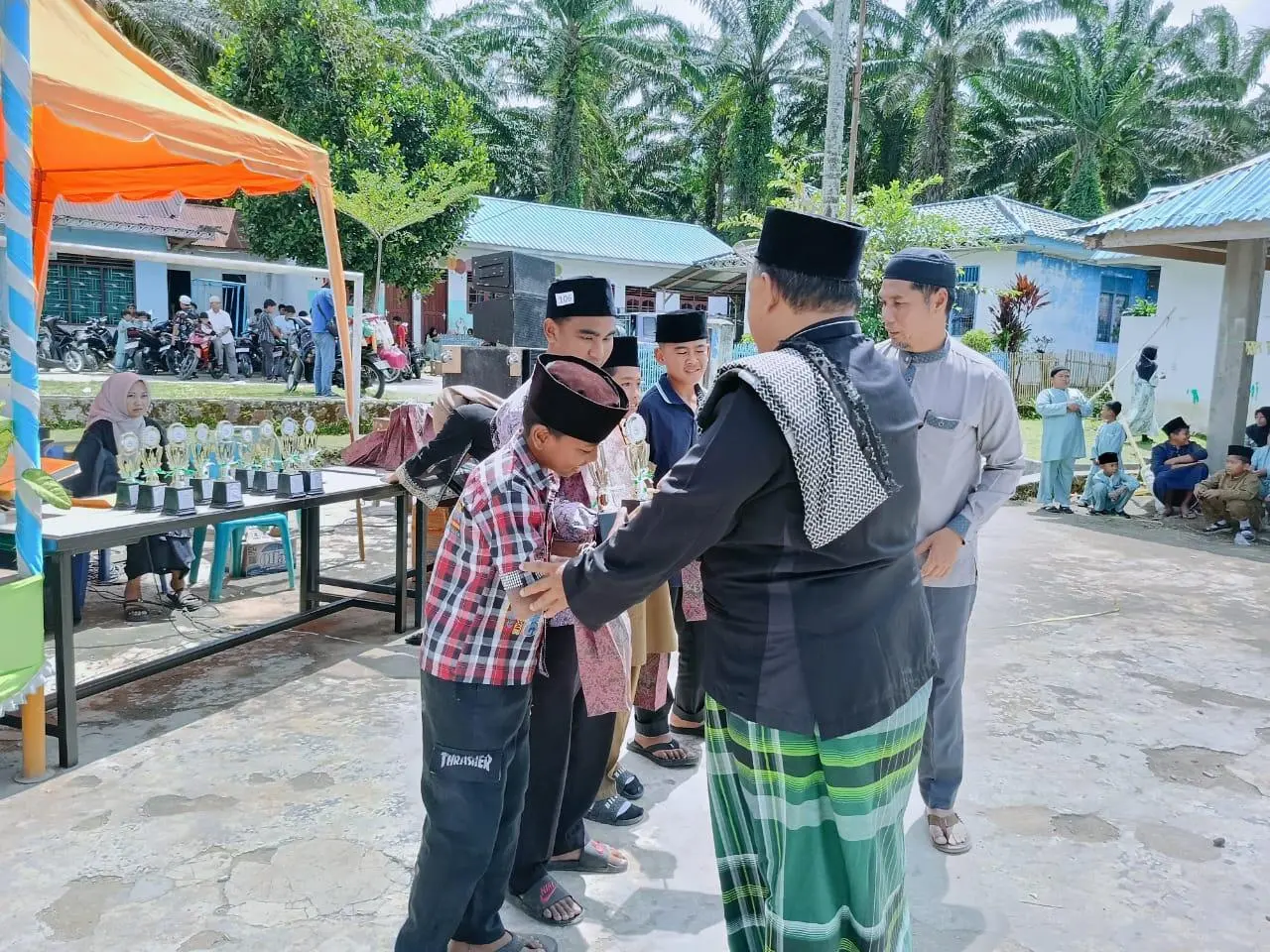 Desa Embong Peringati Maulid Nabi Muhammad SAW 1447, Hijriah Dengan Semangat Kasih Sayang