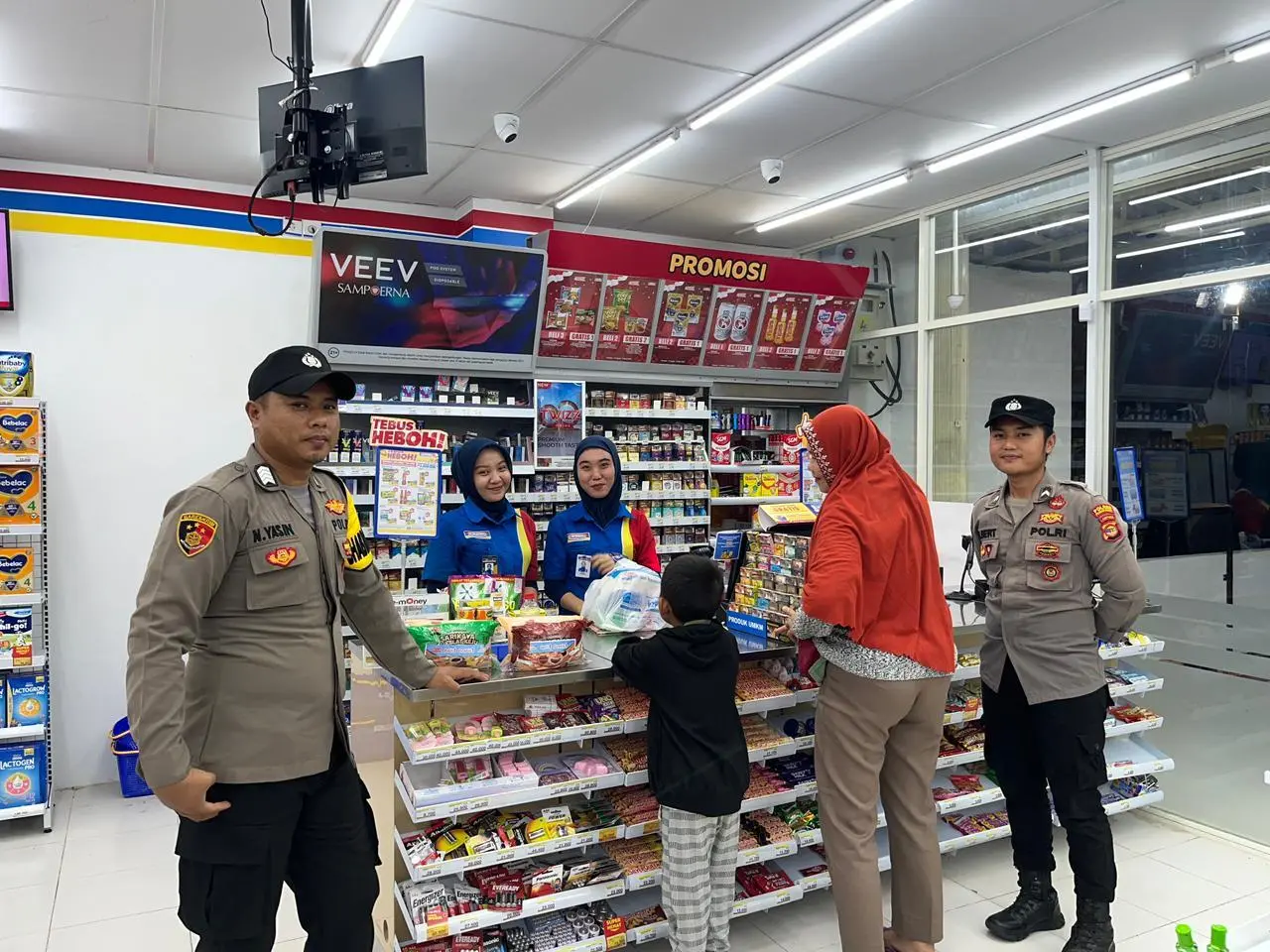 Ajak masyarakat jaga keamanan polsek pesisir utara laksanakan kegiatan patroli 
