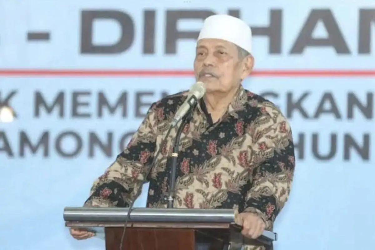 Kiai Ghofur Ajak Masyarakat Tenang dan Percayakan Penanganan Situasi ke Kapolri