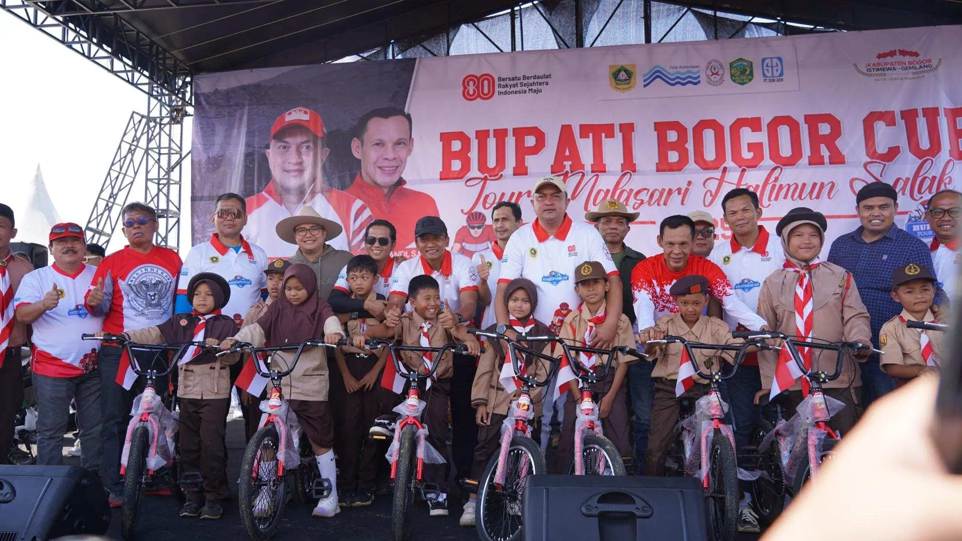 Rangkaian Perayaan HUT RI ke 80 Tahun Melalui Fun Bike, Bupati Bogor Serahkan 442 Sepeda untuk Anak-Anak Desa Malasari