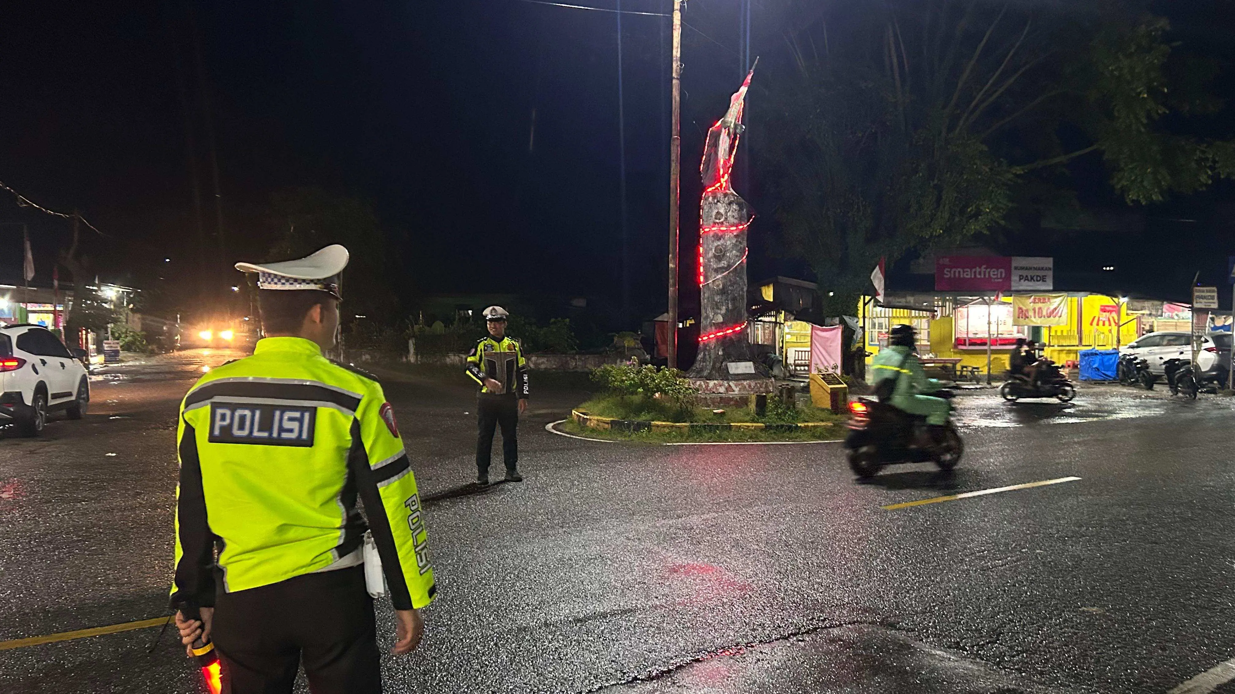 Sat lantas polres pesisir barat gelar patroli blue light ciptakan situasi yang aman dan kondusif 