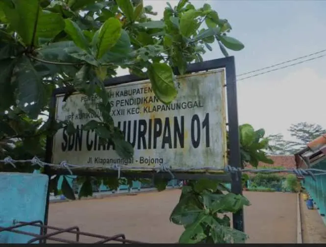 ‎Jual Seragam Olahraga Rp 250 Ribu, Kepsek SD Cikahuripan 1 Langgar PP 17 Tahun 2010