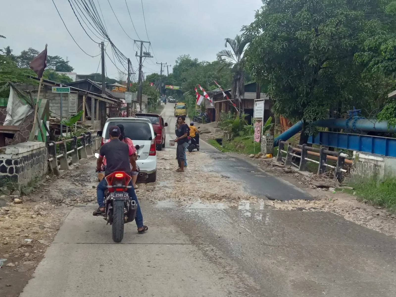‎Pungli Warnai Proyek Normalisasi Sungai Cibarengkok Desa Cikahuripan  ‎