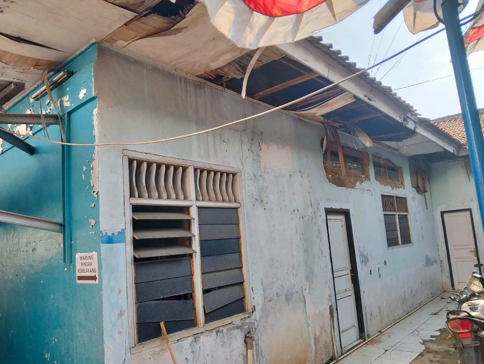 ‎Parah ni Kantor Desa Mekarsari Rusak ,Aktivis Soroti Alokasi Anggaran Pemdes Dikemanakan??