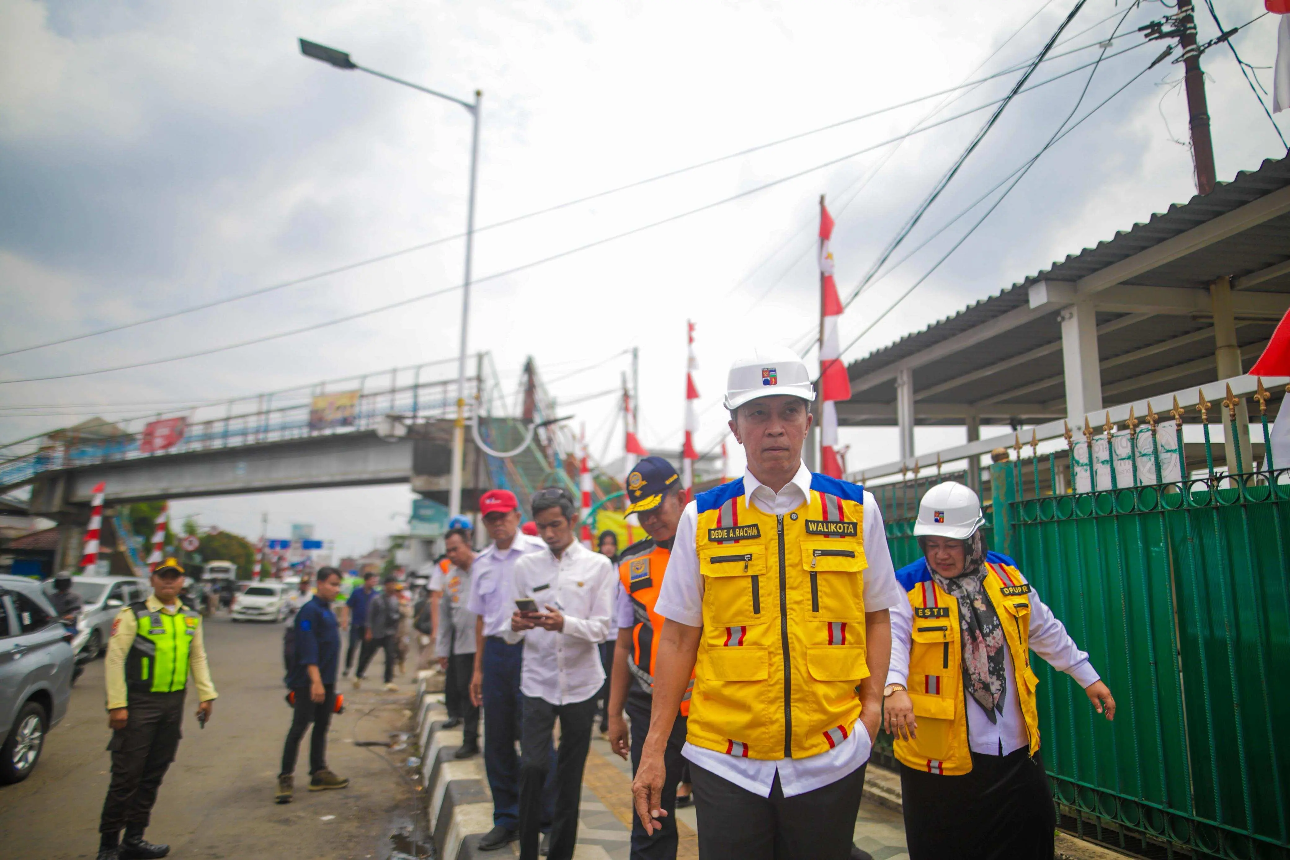 Dedie Rachim Tinjau Kesiapan Akses untuk Pejalan Kaki di JPO Peledang