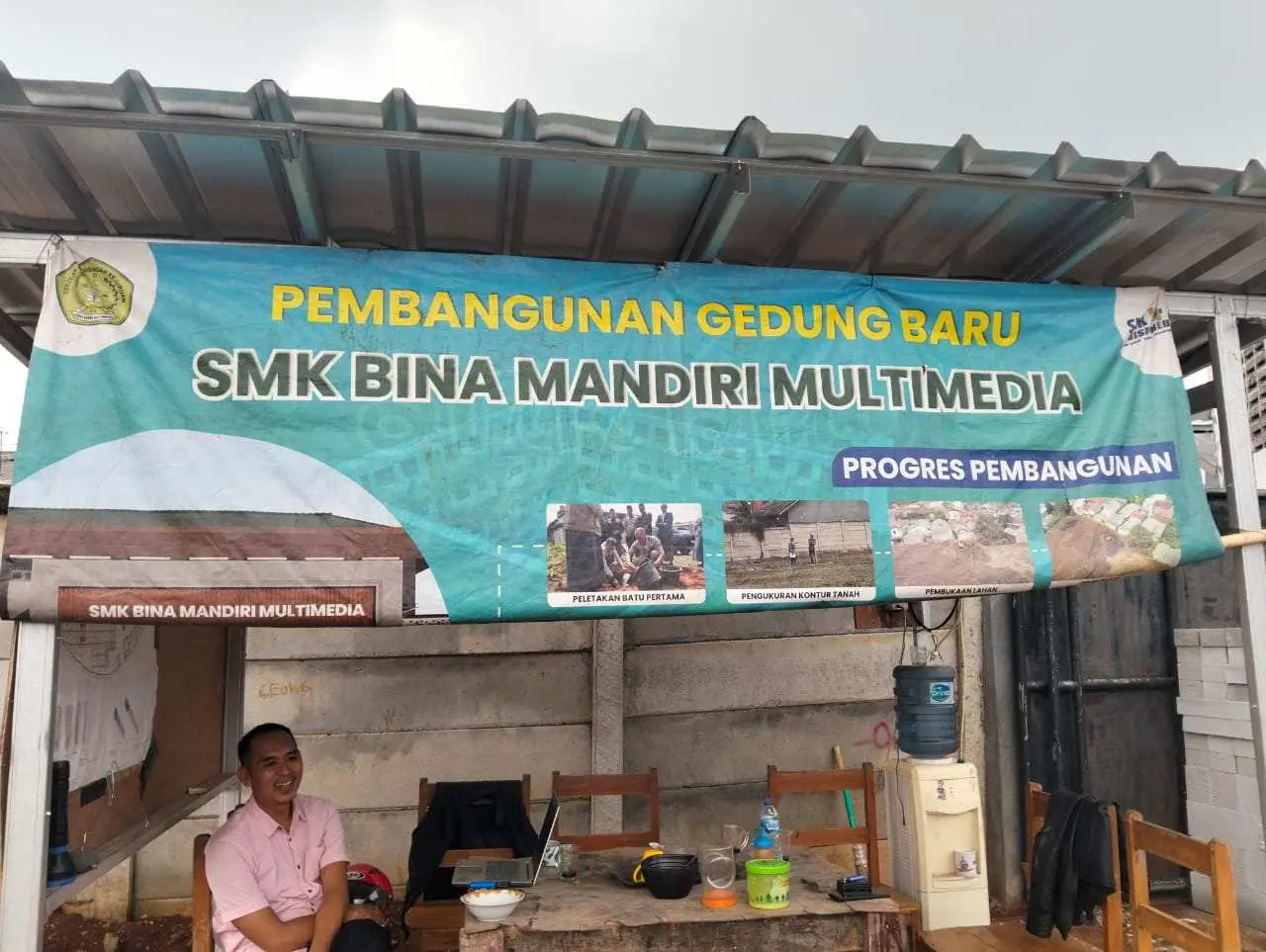 ‎Empat Bulan Berjalan, Pembangunan SMK Bina Mandiri Multimedia Tak Kantongi PBG