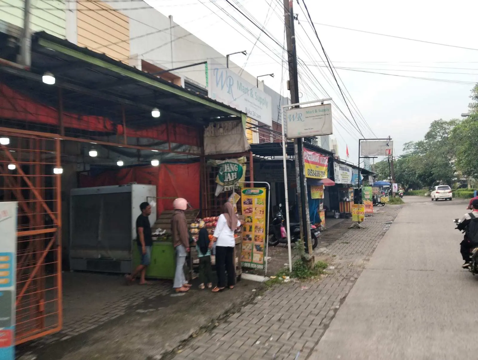 ‎Permata Cibubur Kian Marak PKL, Satpol PP Didesak Turun Tangan  ‎