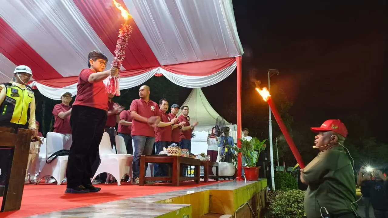 INALUM Gelar Pawai Obor, Ribuan Warga Meriahkan HUT RI ke-80