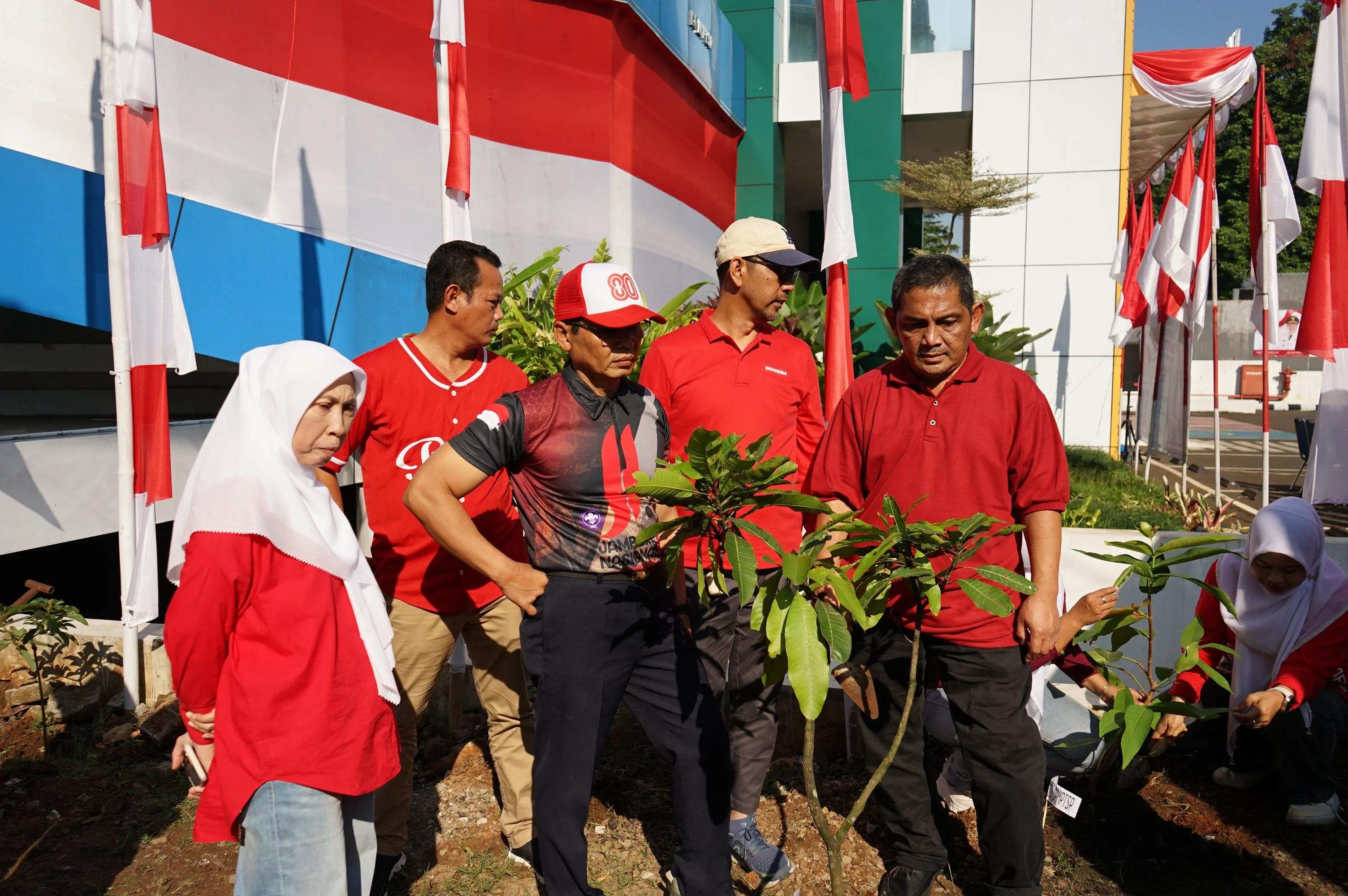 ASN Pemkab Bogor Ramai-Ramai Tanam Pohon Demi Penghijauan di Kabupaten Bogor