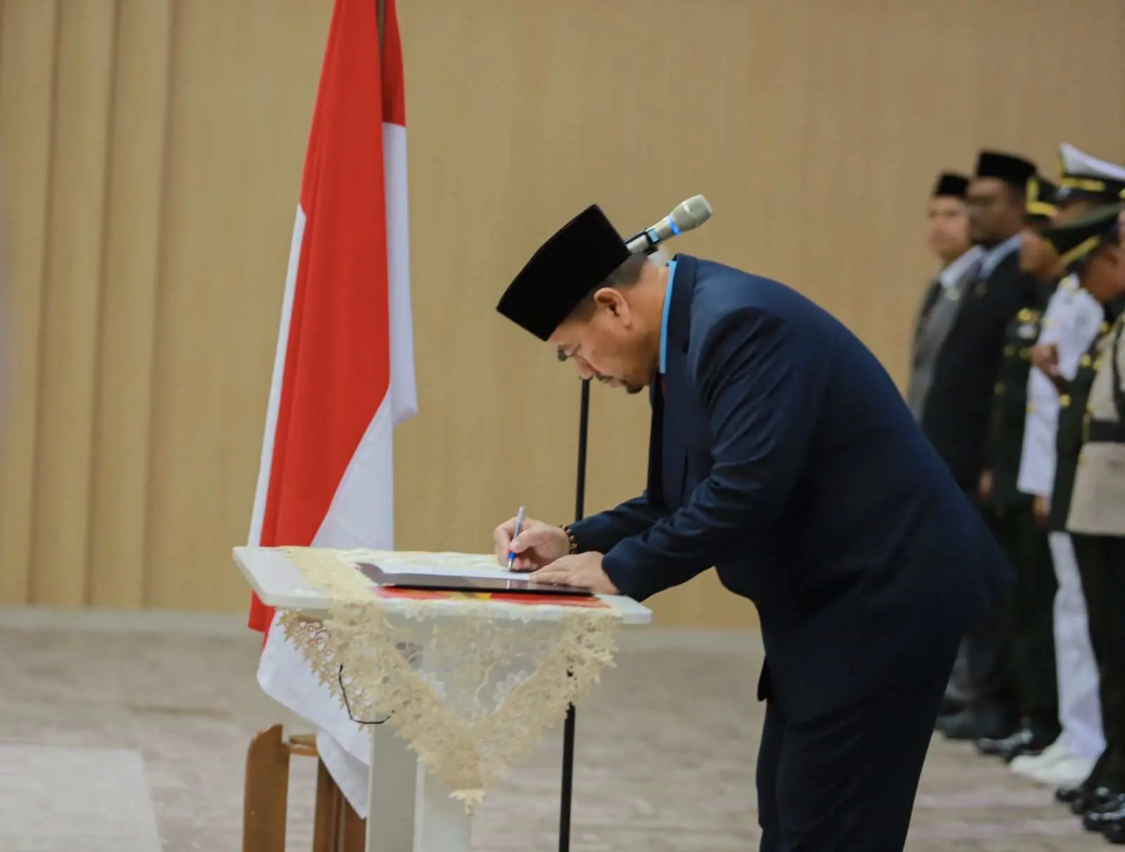 Persiapan HUT ke-80 RI, Bupati Batu Bara Kukuhkan Paskibraka Batu Bara
