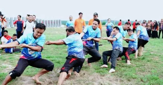 Semarak Peringatan Ke 80 Kemerdekaan RI Bupati Dan Wakil Bupati Batu Bara Jadi Chef Dan Lomba Olahraga Tradisional 