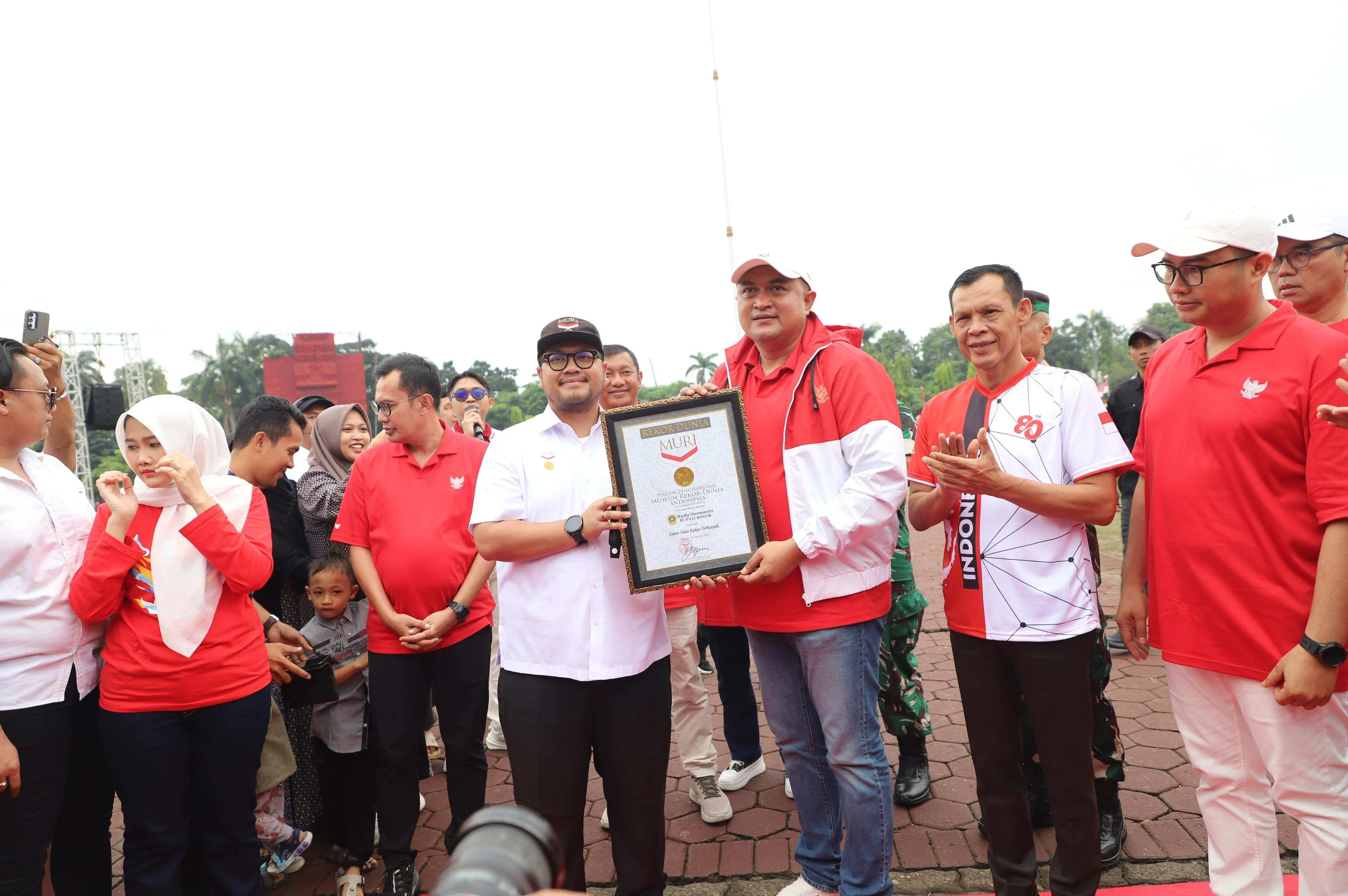 Momentum HUT RI Ke -80 Kabupaten Bogor Berhasil Pecahkan Rekor Dunia Sajian Talas Kukus Terbanyak