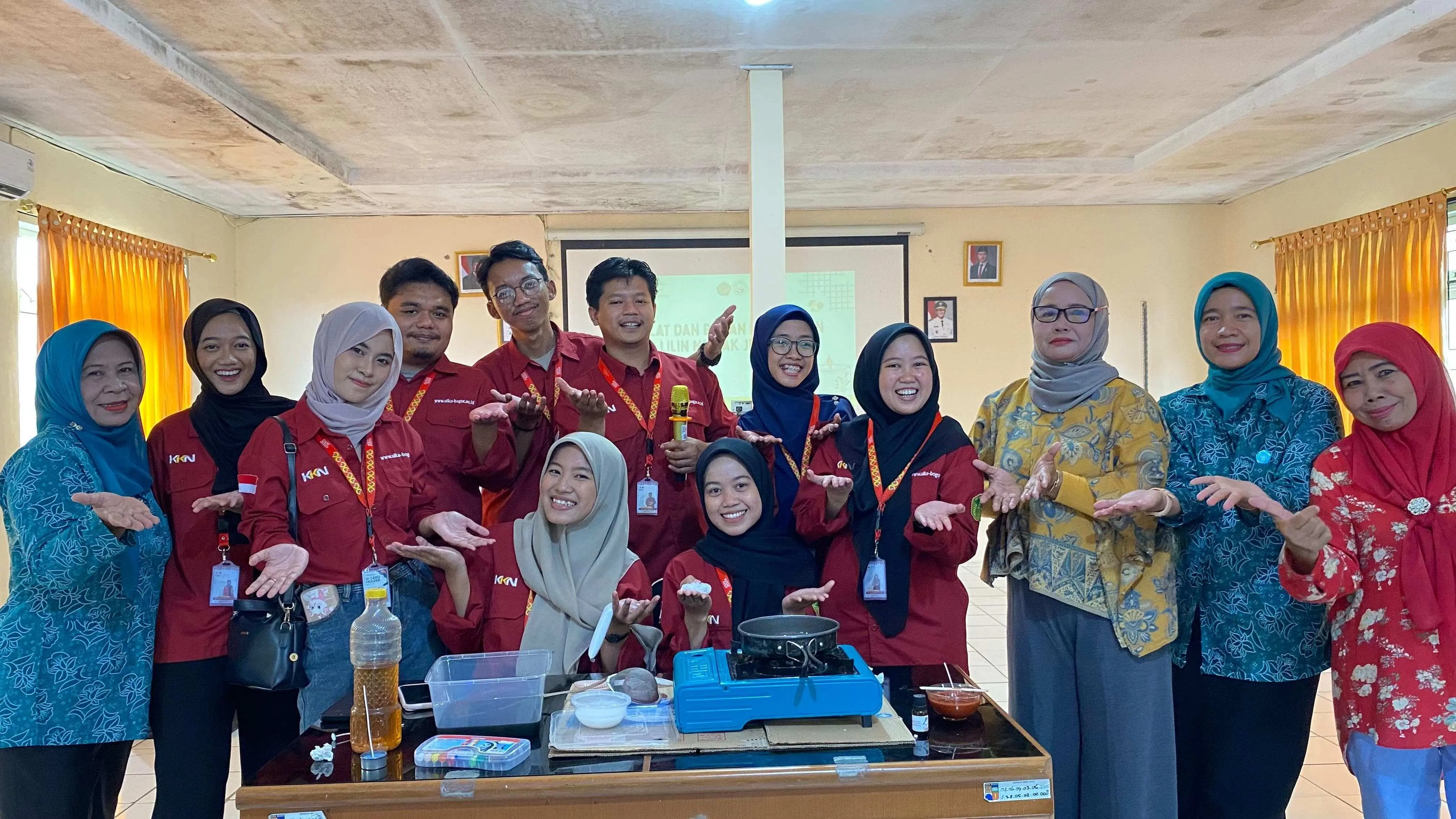 Dari dapur jadi dekorasi, Minyak Jelantah Berubah Jadi Lilin Aromaterapi karya KKN 10 UIKA