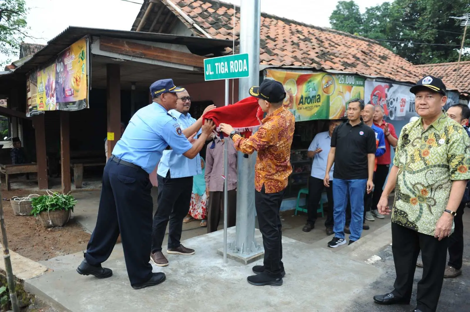 HUT ke -50 ,PT Indocement ITP Bantarjati, Antonius Marcos di rektur PT Indocement ITP Resmikan jalan Tiga Roda menuju Jalan SMK Tunggal Prakarsa