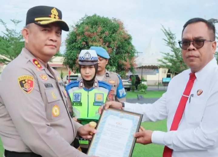 31 Anggota Polri Yang Berprestasi Diberi Penghargaan Oleh Kapolres Batu Bara AKBP Doly Nelson H.H Nainggolan S.H.M.H