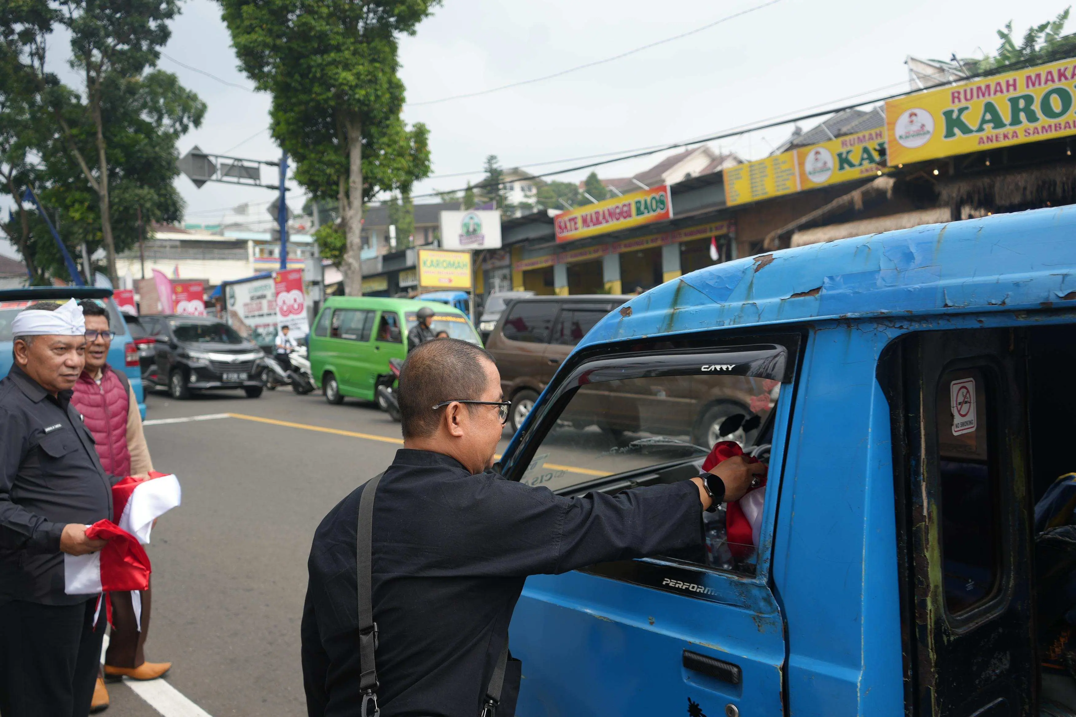 Pemkab Bogor Gencar Lakukan Gerakan Pembagian Bendera Merah Putih, Ajak Masyarakat Maknai HUT RI