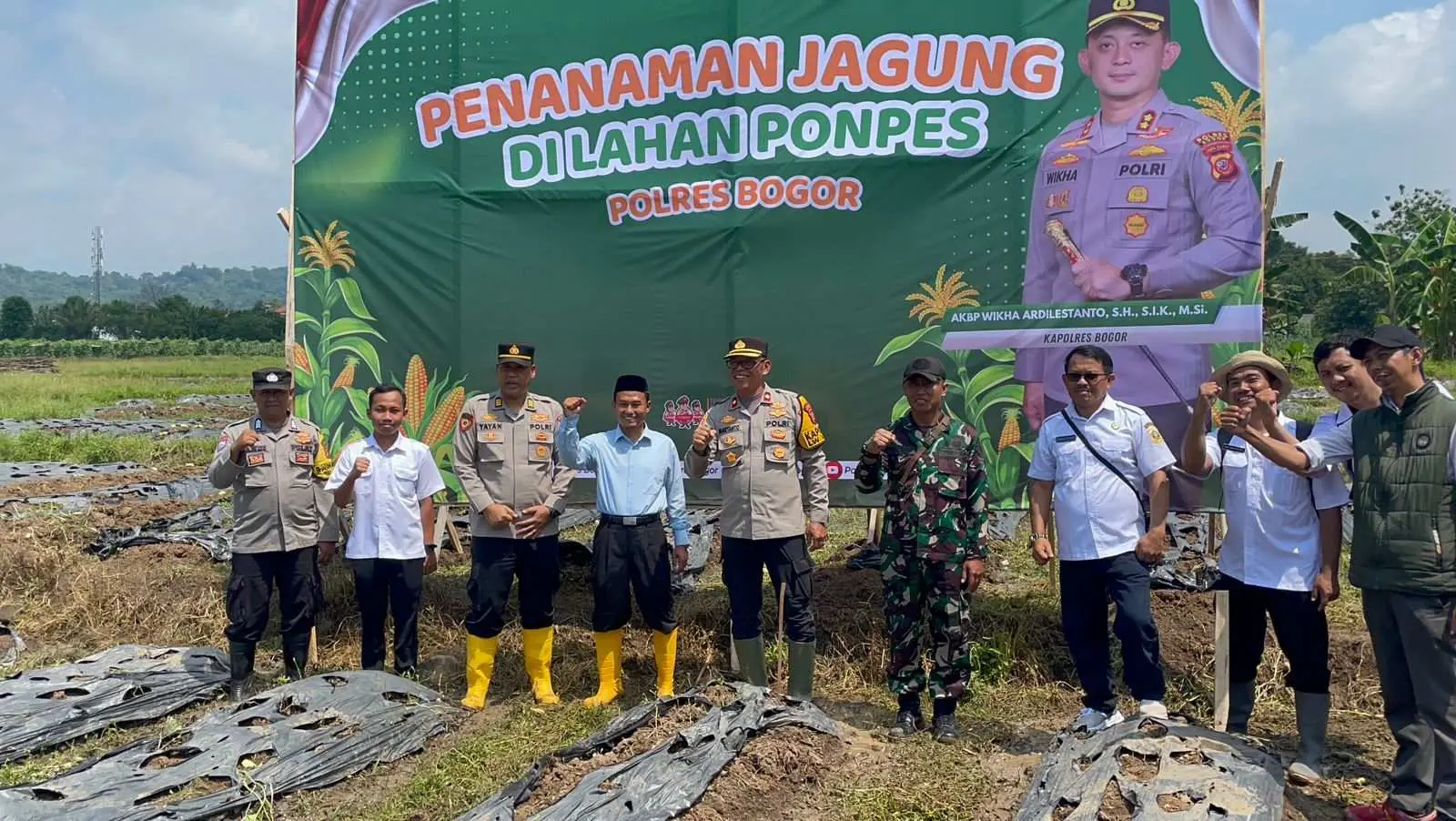 Polres Bogor Laksanakan Penanaman Jagung Hibrida di Lahan Pondok Pesantren, Dukung Ketahanan Pangan Nasional