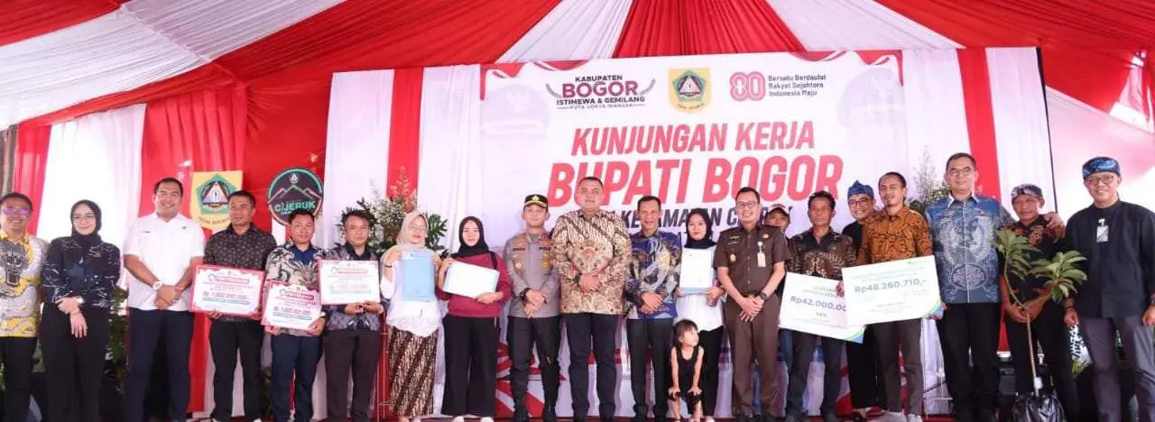 Bupati Bogor Tinjau Gebyar Pelayanan Terpadu di Cijeruk Gaungkan Semangat Persatuan dan Ekonomi Rakyat