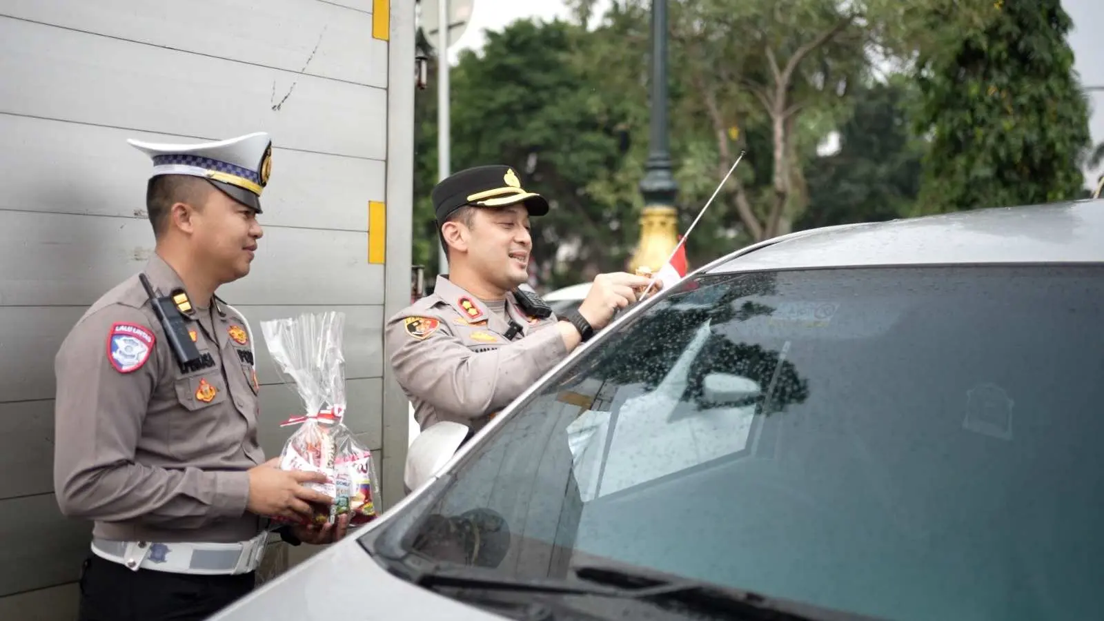 Semarak Kemerdekaan, Polres Bogor Bagikan 17.845 Bendera Merah Putih