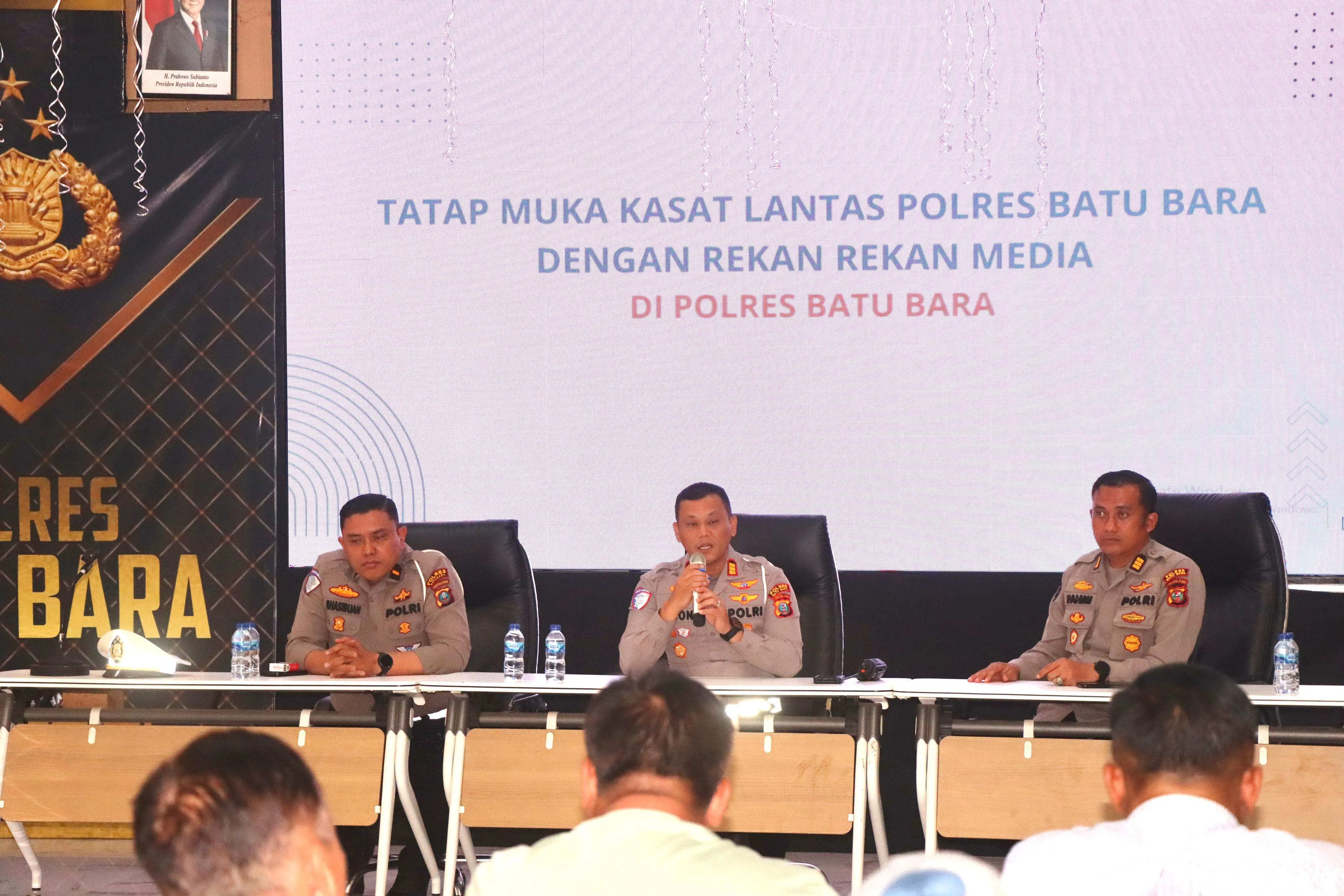 Tatap Muka Kasat Lantas Polres Batu Bara Dengan Rekan Rekan Media di Aula Sarja Arya Racana Mapolres 