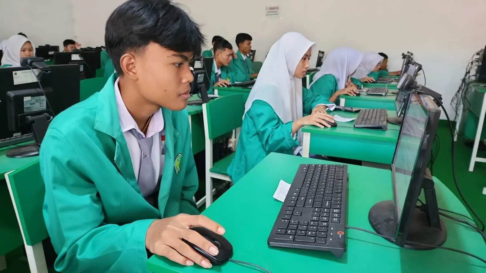 45 Orang Siswa MAN 2 Bogor Ikuti ANBK 2025