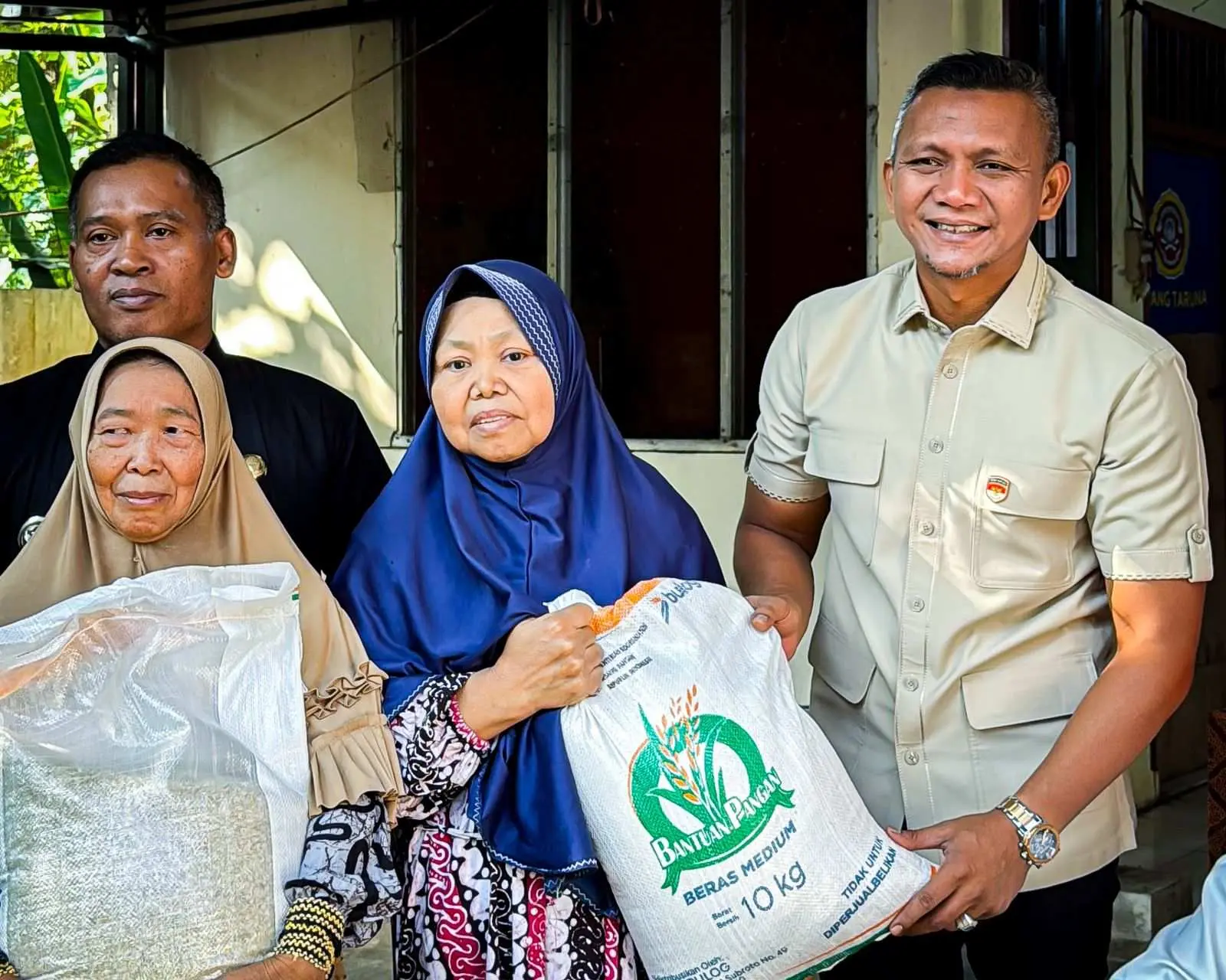 Jenal Mutaqin Cek Penyaluran Bantuan Beras Bulog di Kelurahan Katulampa