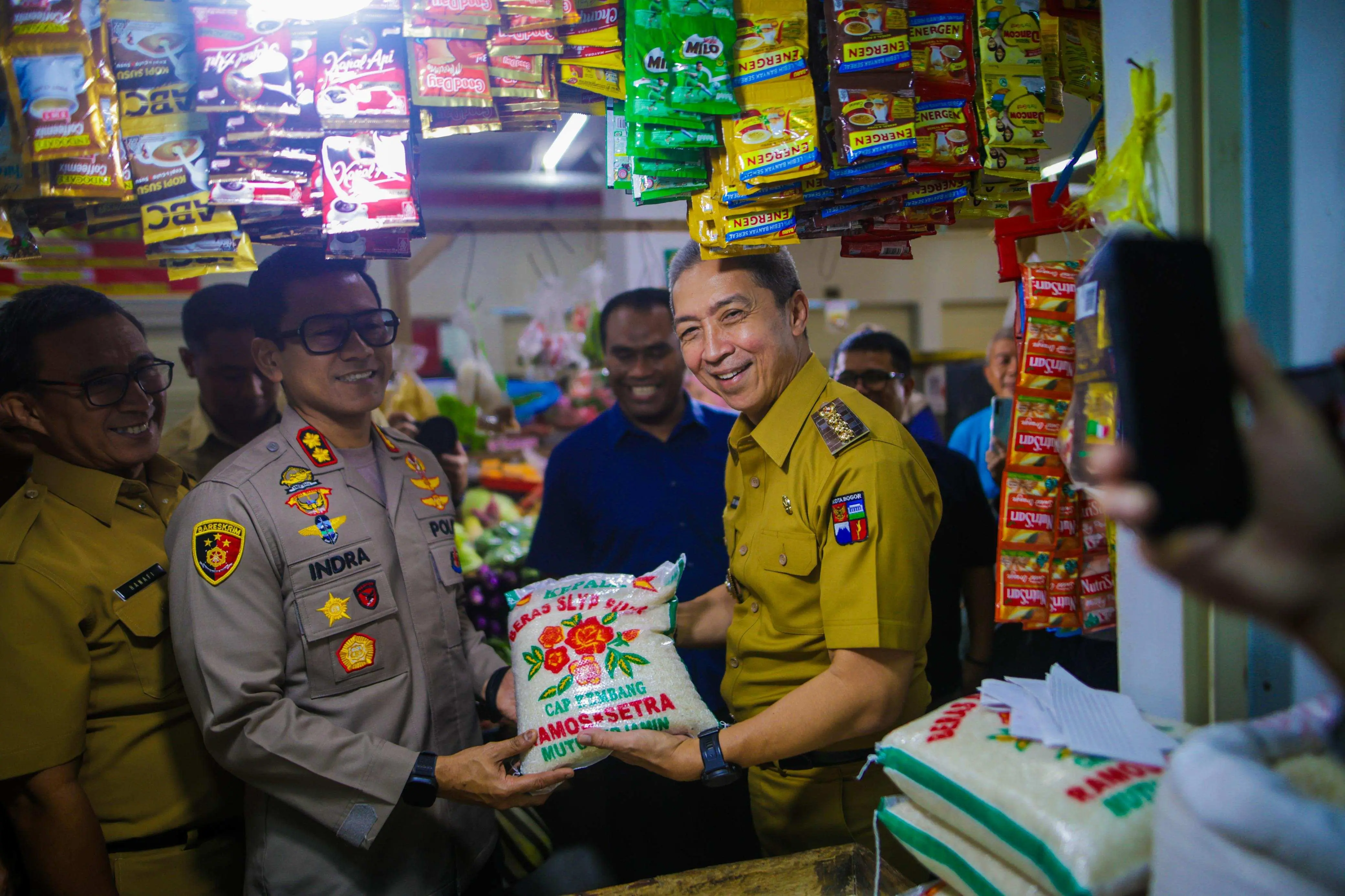 Maraknya Beras oplosan Walikota Bogor Dedie Rachim Pastikan Beras di Pasar Gembrong Bebas dari Oplosan 