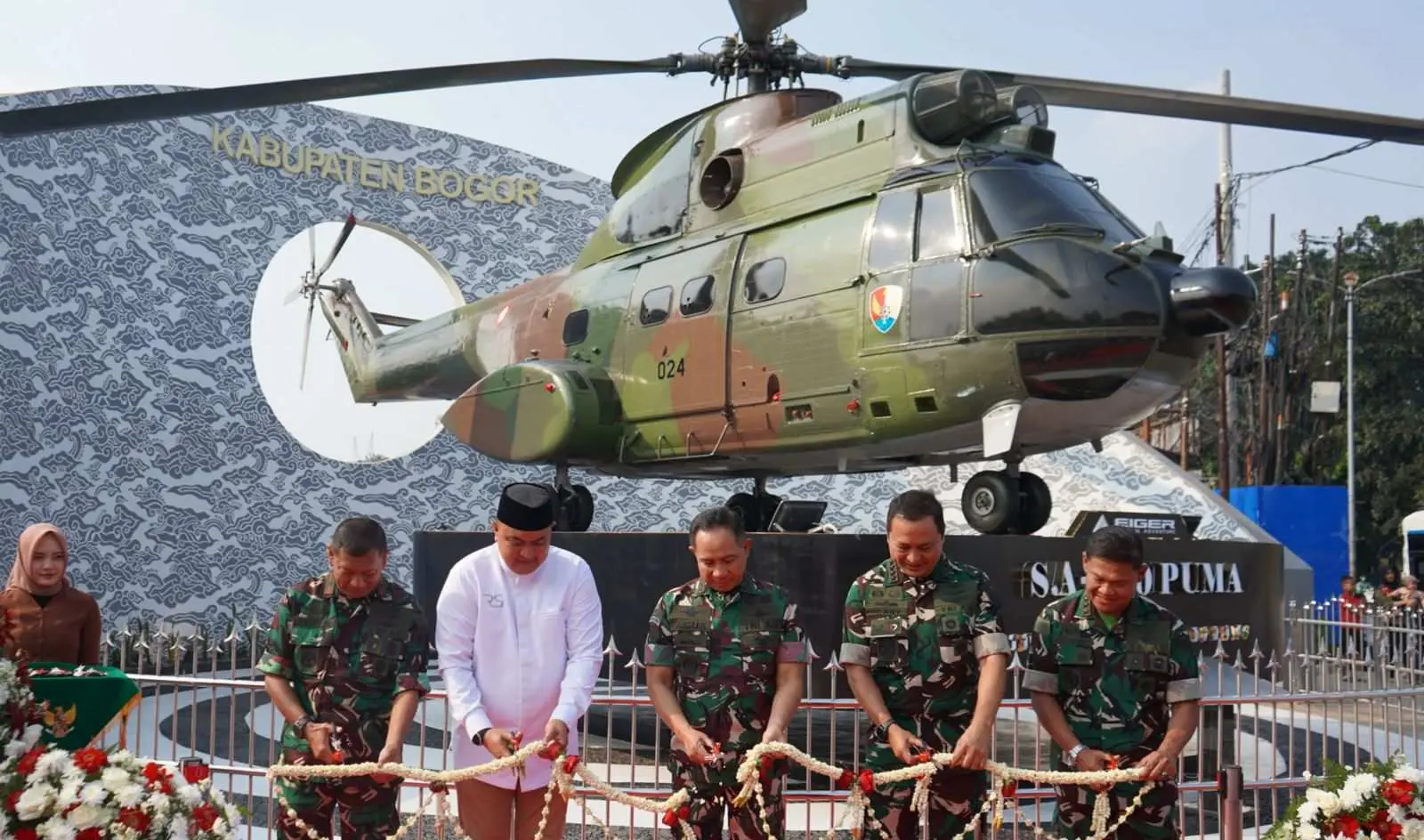 Monumen Helikopter S.A-330 PUMA Diresmikan Bupati Bogor dan Panglima TNI Wujud Penghormatan 45 Tahun Pengabdian Alutsista TNI AU