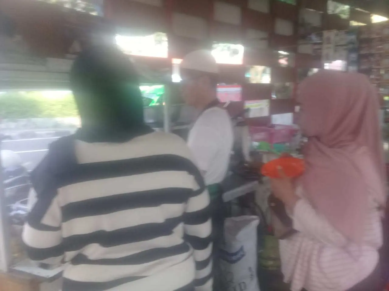 Ngopi Dimana Pagi Ini,Siapa yang Nggak Kenal H Herdi Gorengan 
