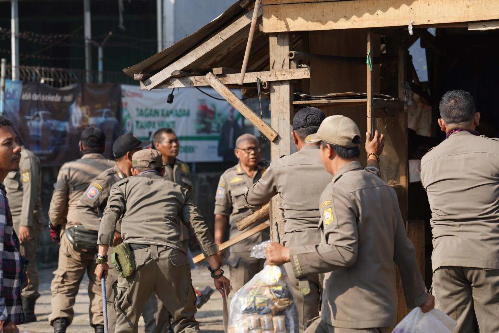 Humanis Pemkab Bogor Menata Ulang Flyover Cileungsi 115 PKL Ditertibkan 