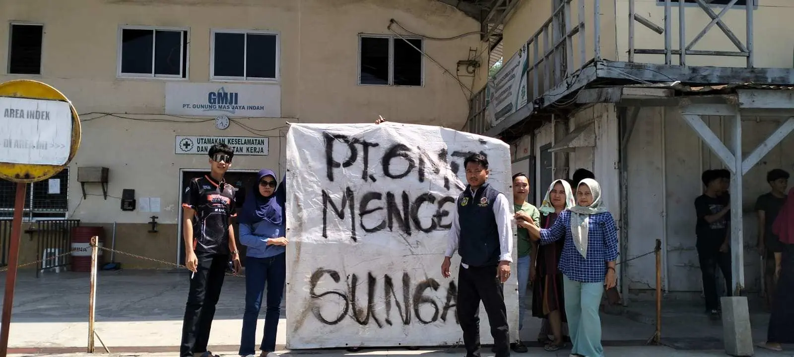 Waduh...!! Diduga Cemari Sungai Cisuda, Kades Rengasjajar Minta Pengelola Tambang Taat Kelola Limbah B3