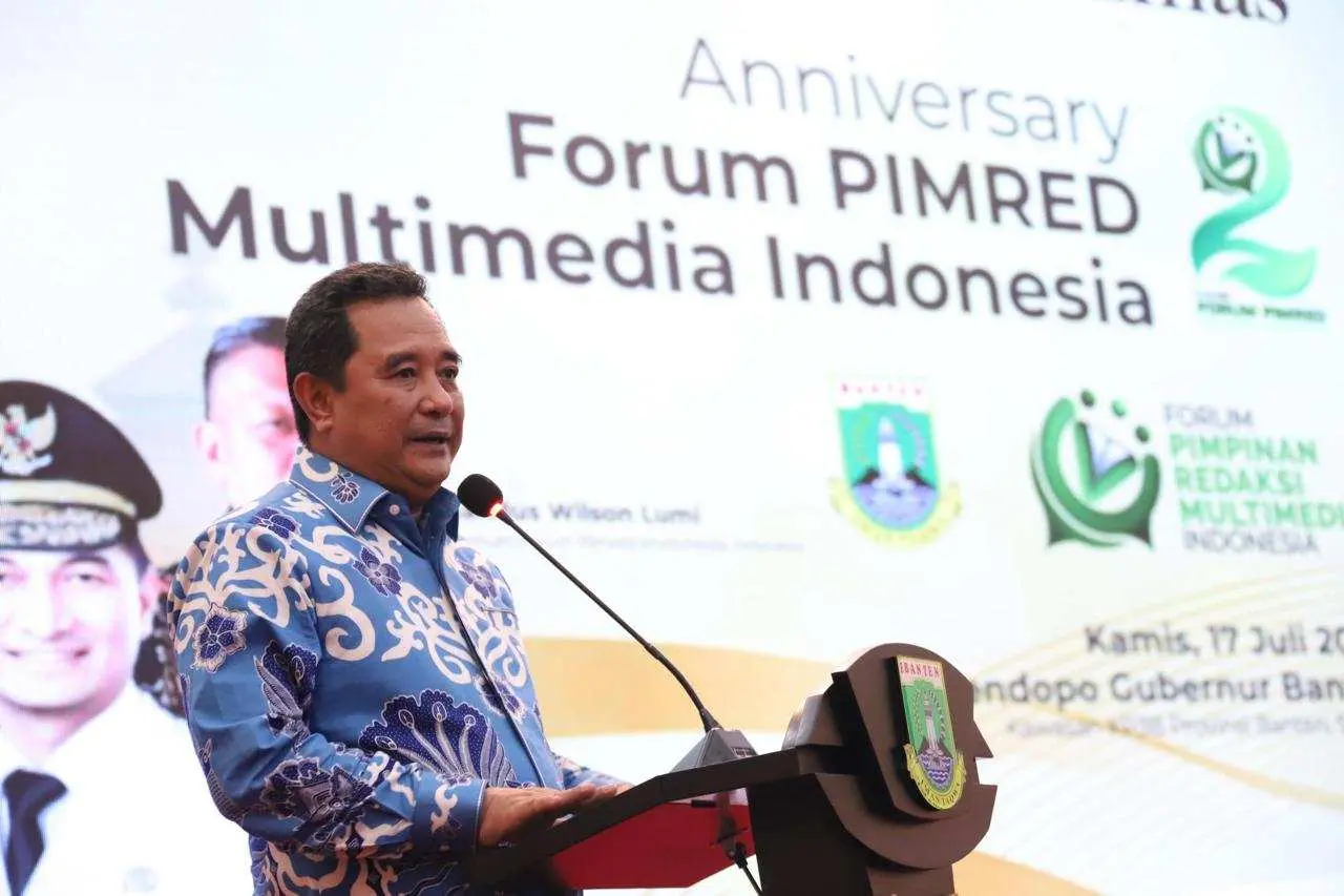 Dirjen Polpum Kemendagri Bahtiar Terima Penghargaan Pena Emas dari Forum Pimred Multimedia